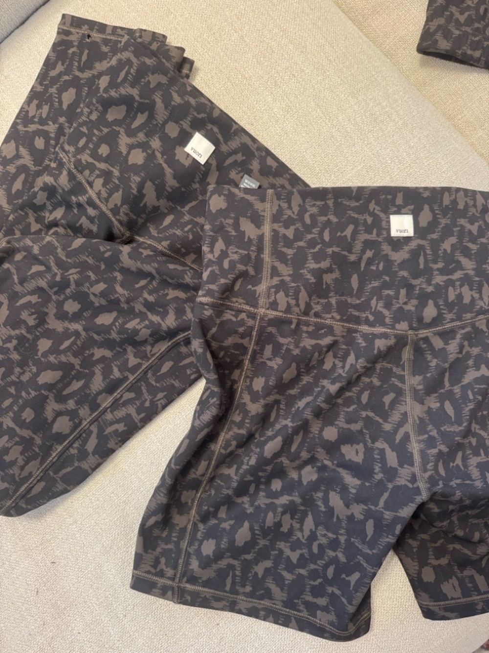 Vuori Set 3PC | Leggings Shorts Bra Matching Set Leopard Neutral Athleisure - Picture 10 of 12